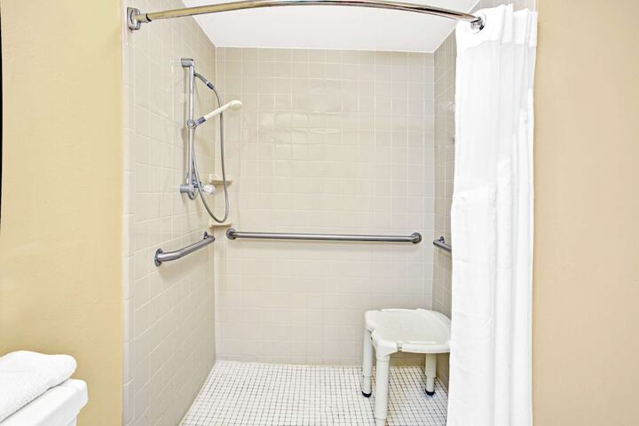 Super 8 by Wyndham Kissimmee / Maingate/Orlando Area