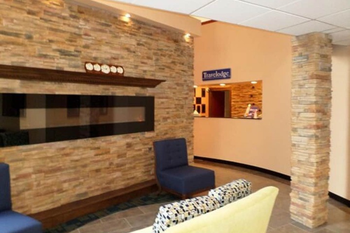 Travelodge by Wyndham Cleveland Lakewood