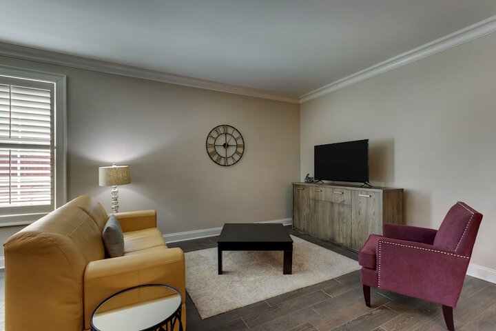 Room 32 of 43