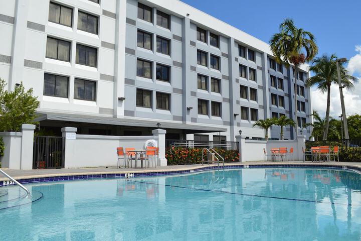 Holiday Inn Express & Suites Miami - Hialeah by IHG