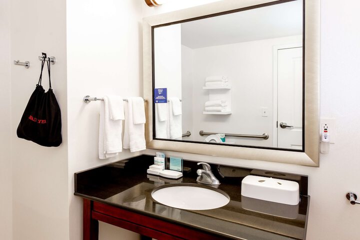 Room 25 of 60