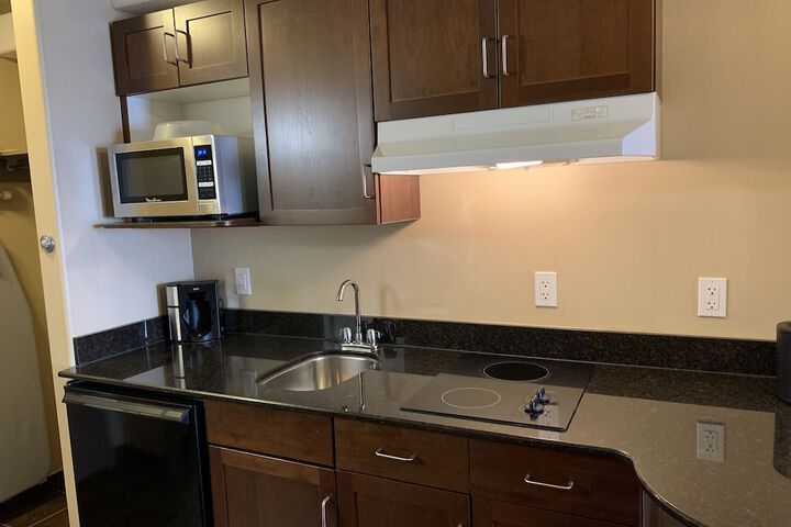 Merit Hotel & Suites