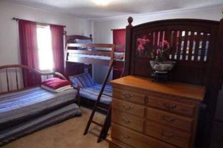 Blue House 4 Bedroom Holiday home by Norris Lake