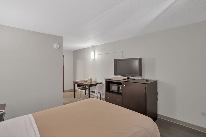 Room 8 of 14