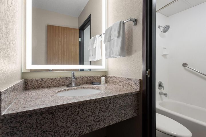AmericInn by Wyndham Roseau