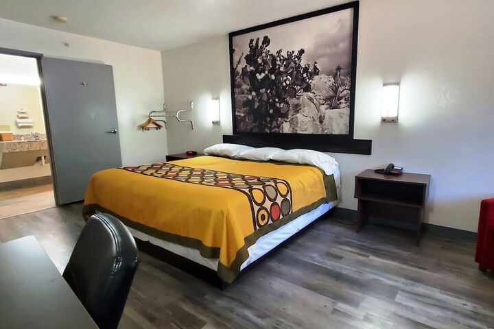 Room 20 of 28