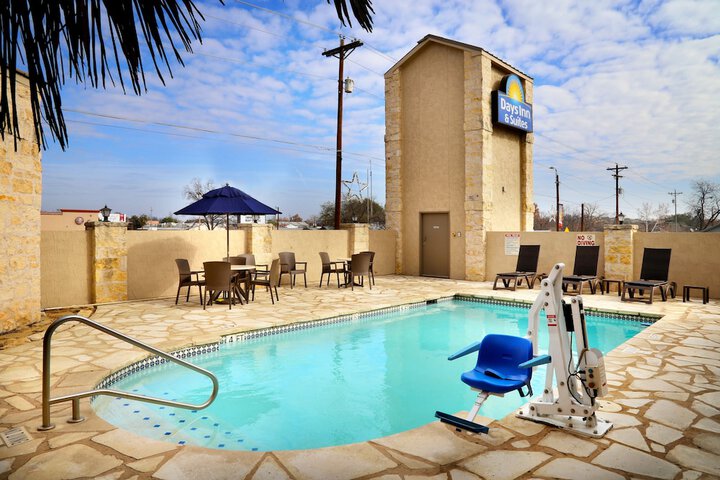 Pool 6 of 52
