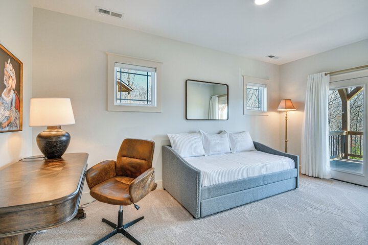 Newly Built Home w / Mtn Views in Black Mountain!