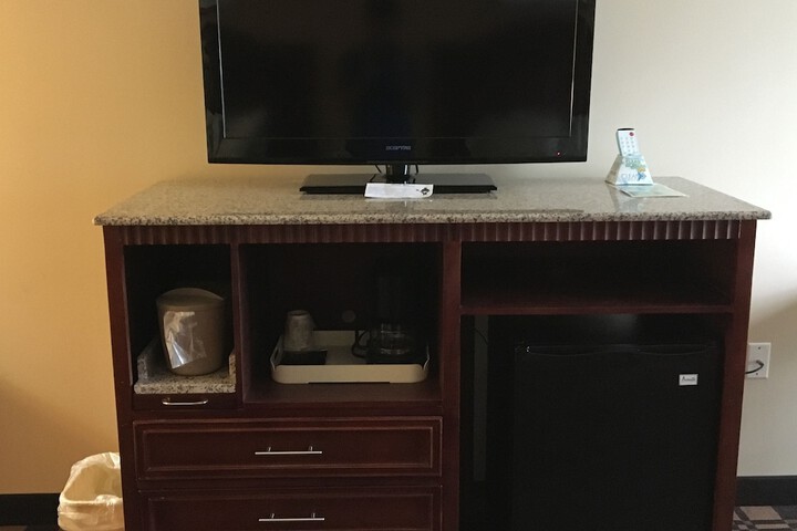 Cabot Inn & Suites