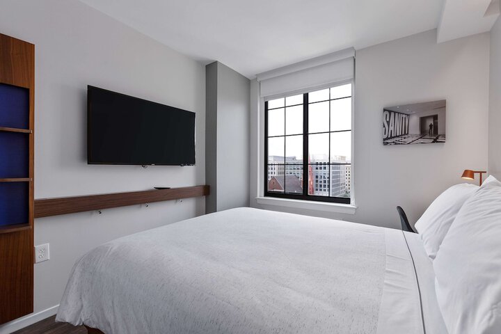 Room 17 of 43
