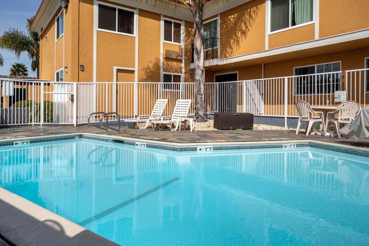 Pool 4 of 34