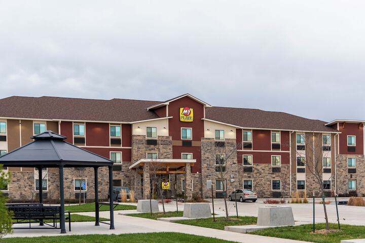 My Place Hotel - Overland Park