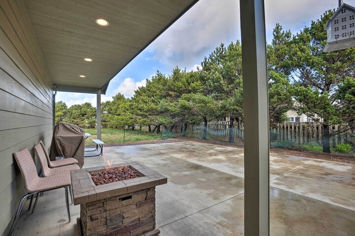 Spacious Bandon Getaway - 2 Blocks to Ocean!