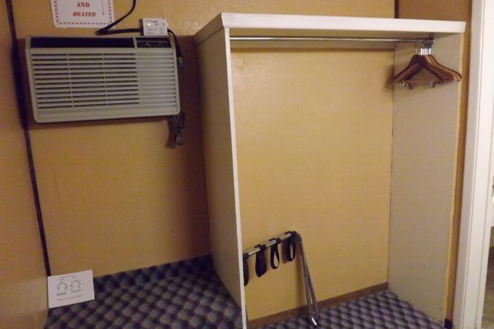 Room 5 of 32