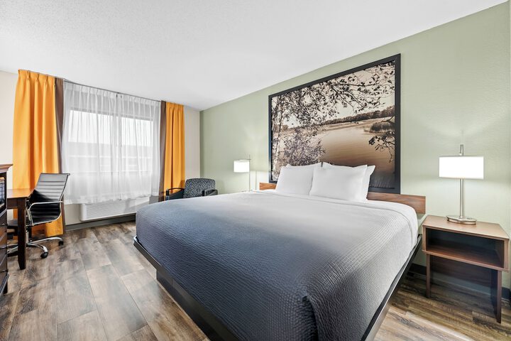 Super 8 by Wyndham Alexandria MN