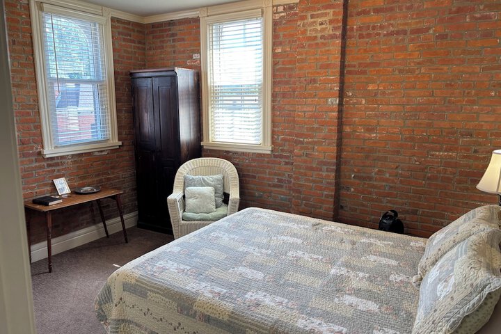 Hermann Crown Suites