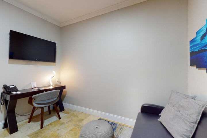 Room 30 of 89