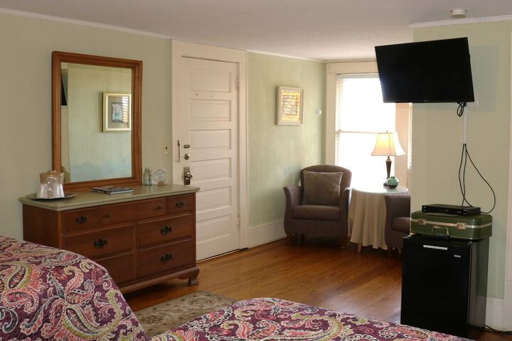Room 83 of 143