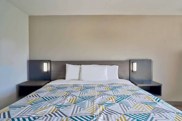 Room 28 of 32