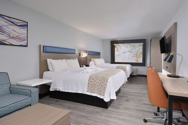 Room 27 of 118