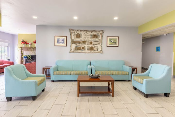 Countryside Inn & Suites
