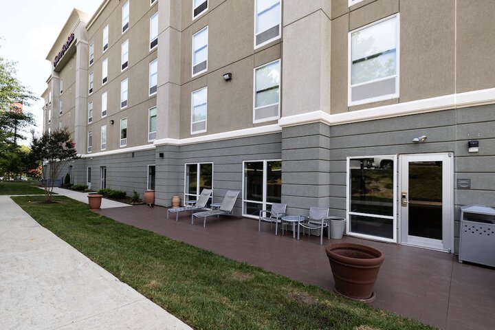 Hampton Inn & Suites Greensboro / Coliseum Area