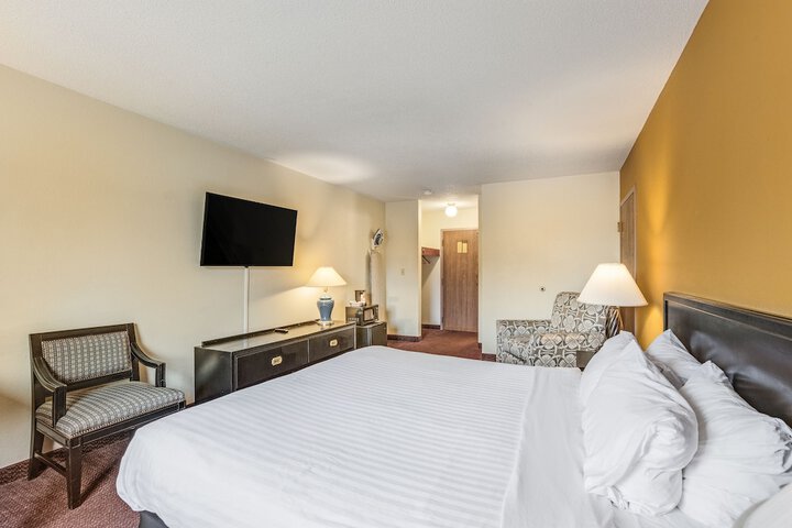 Econo Lodge Whitehall near Michigans Adventure