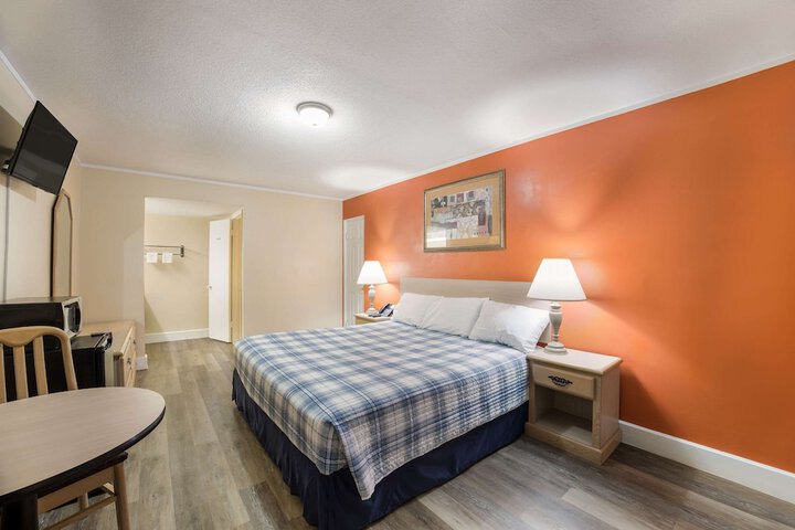 Room 26 of 34