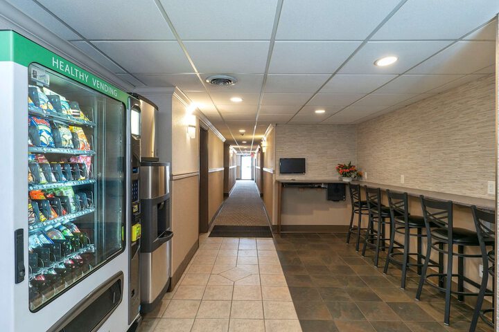 Business Center 51 of 53