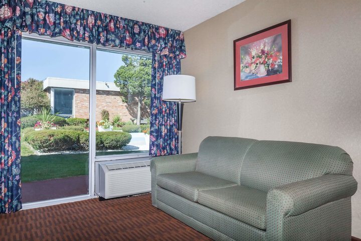 Room 15 of 19