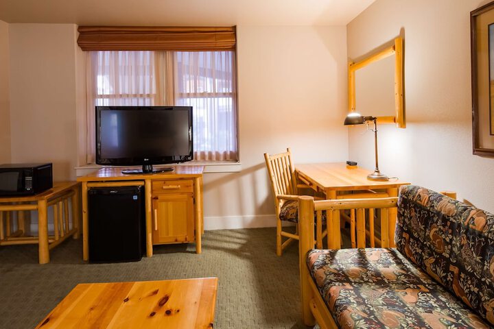 Room 16 of 28