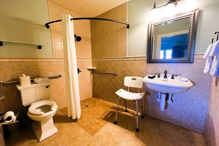 Room 7 of 17