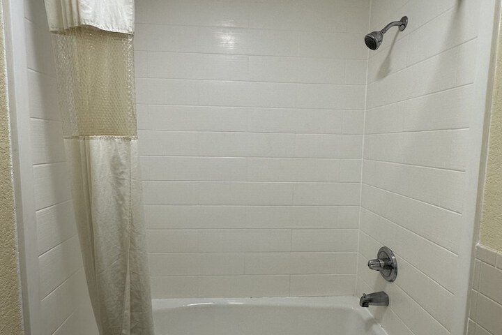 Room 13 of 20