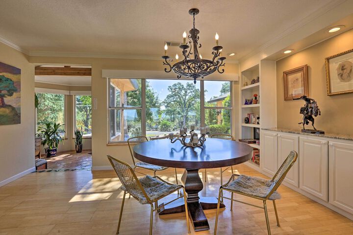 Luxe Auburn Hideaway w / Tennis Court & Views!