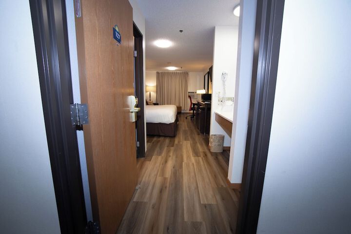 Room 13 of 30
