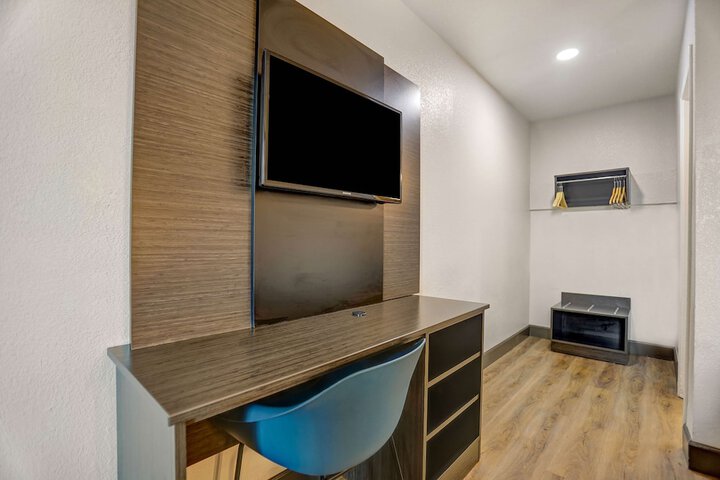 Room 21 of 29
