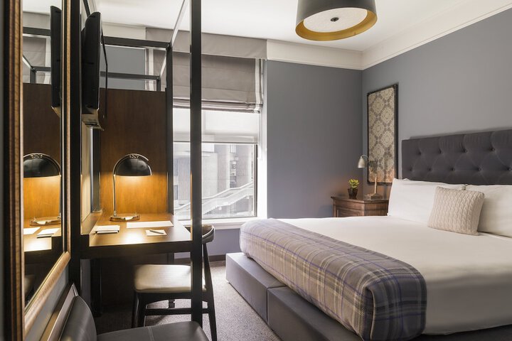 Room 21 of 37