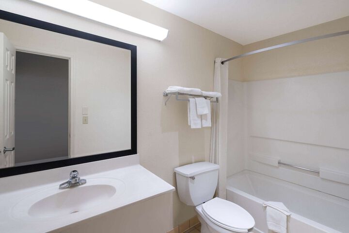 Room 12 of 27