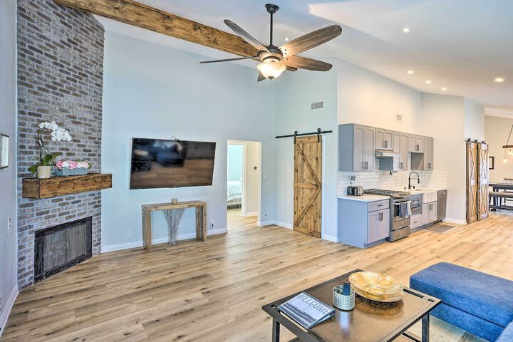 Sunny Orange County Abode w / Fire Pit & Backyard!