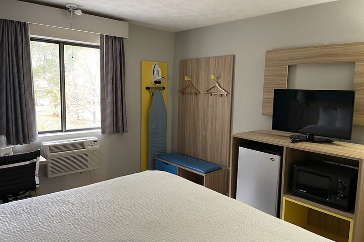 Room 9 of 28