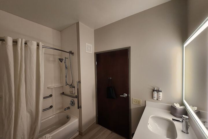 Holiday Inn Express Hotel & Suites St. Paul-Woodbury by IHG