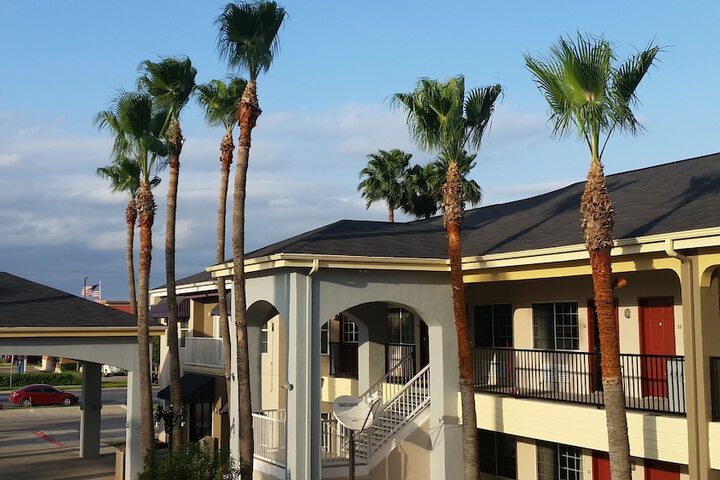 Hotel 7 of 34