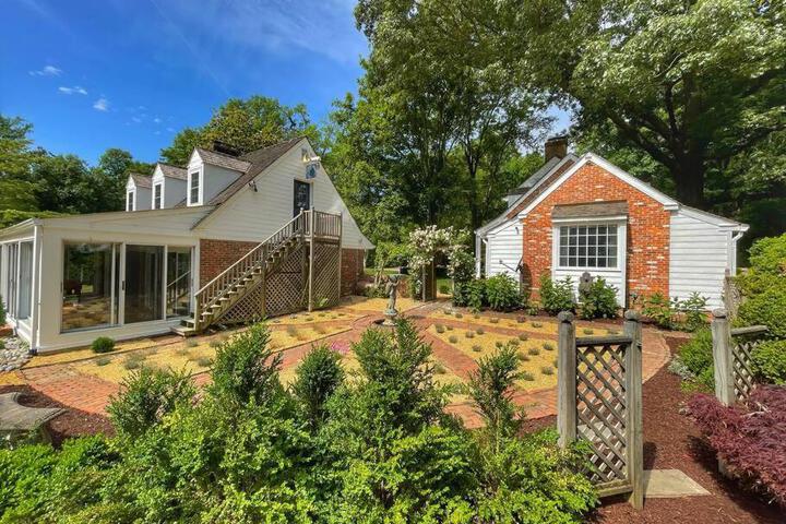 Blake House Historic Estate with Private Inn