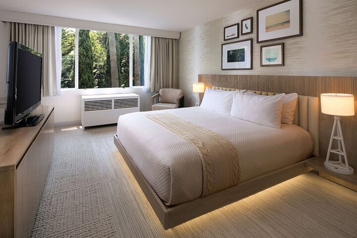 Belamar Hotel Manhattan Beach Tapestry Collection by Hilton