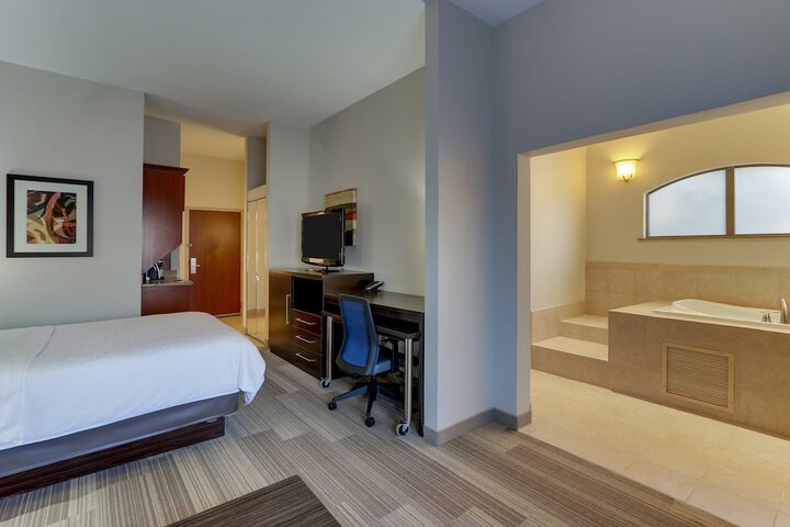 Room 9 of 34
