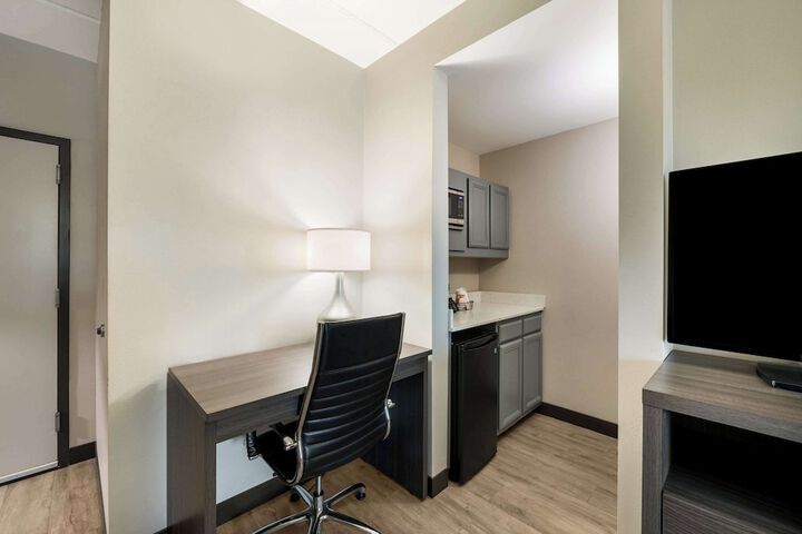 Comfort Suites Northlake