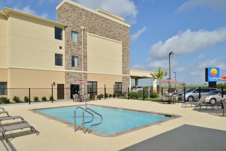 Comfort Inn & Suites Victoria North
