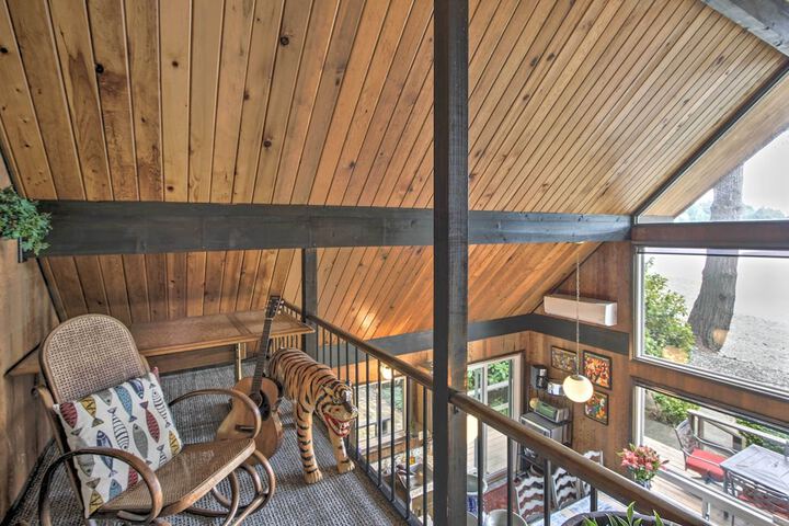 Waterfront Cabin w / Fire Pit in Gig Harbor!