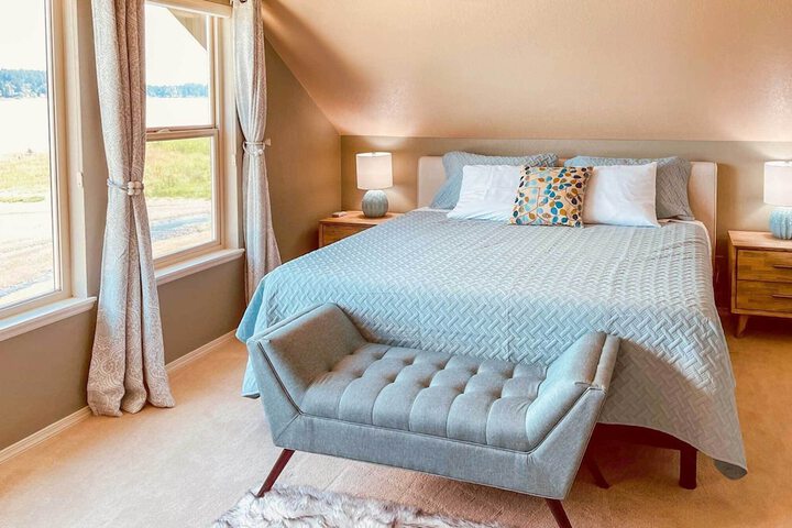 Direct Beach Access: Getaway on Port Orchard!
