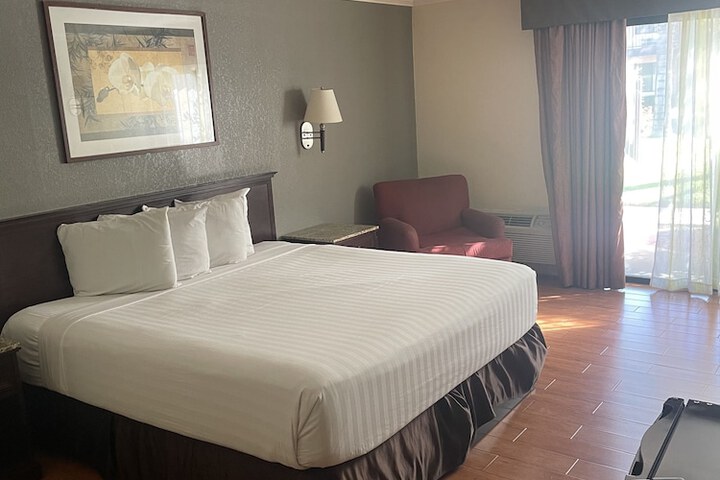 Room 30 of 33
